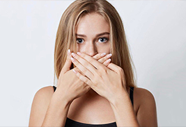 Неприятный запах изо рта - причины и устранение